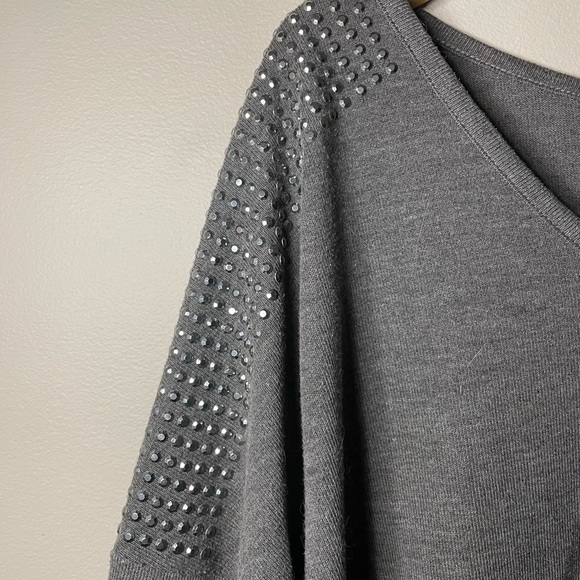 💜5 FOR $20💜 Plus Size Gray Rhinestone Shoulder Sweater - Picture 3 of 4